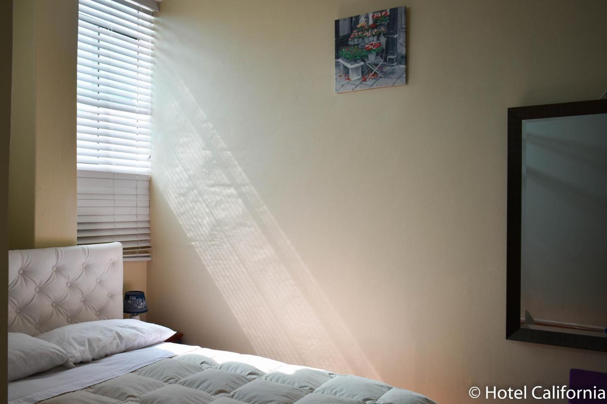 Hotel California Calca Room photo