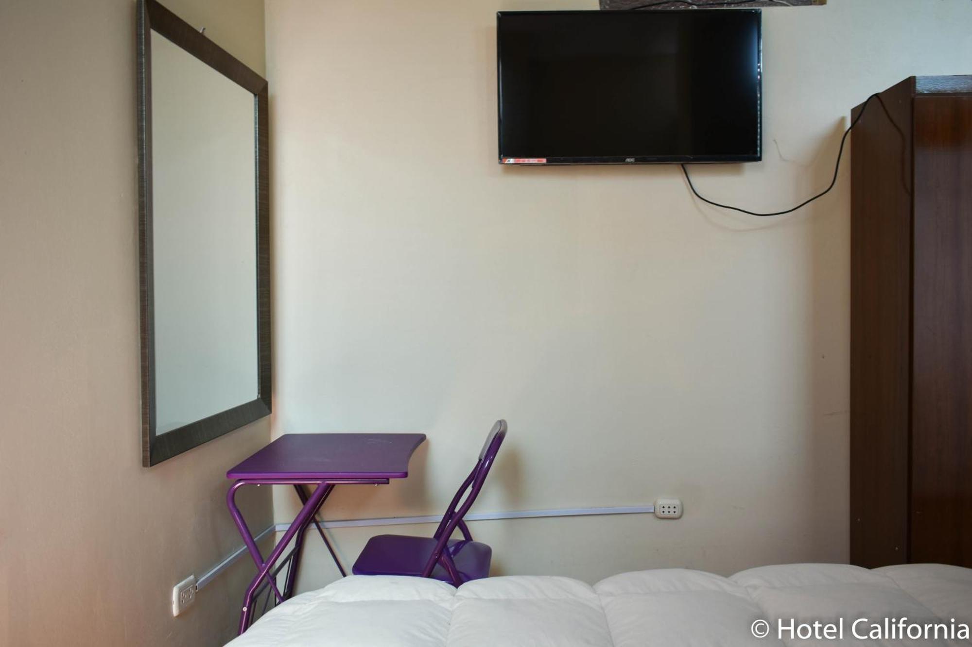 Hotel California Calca Room photo